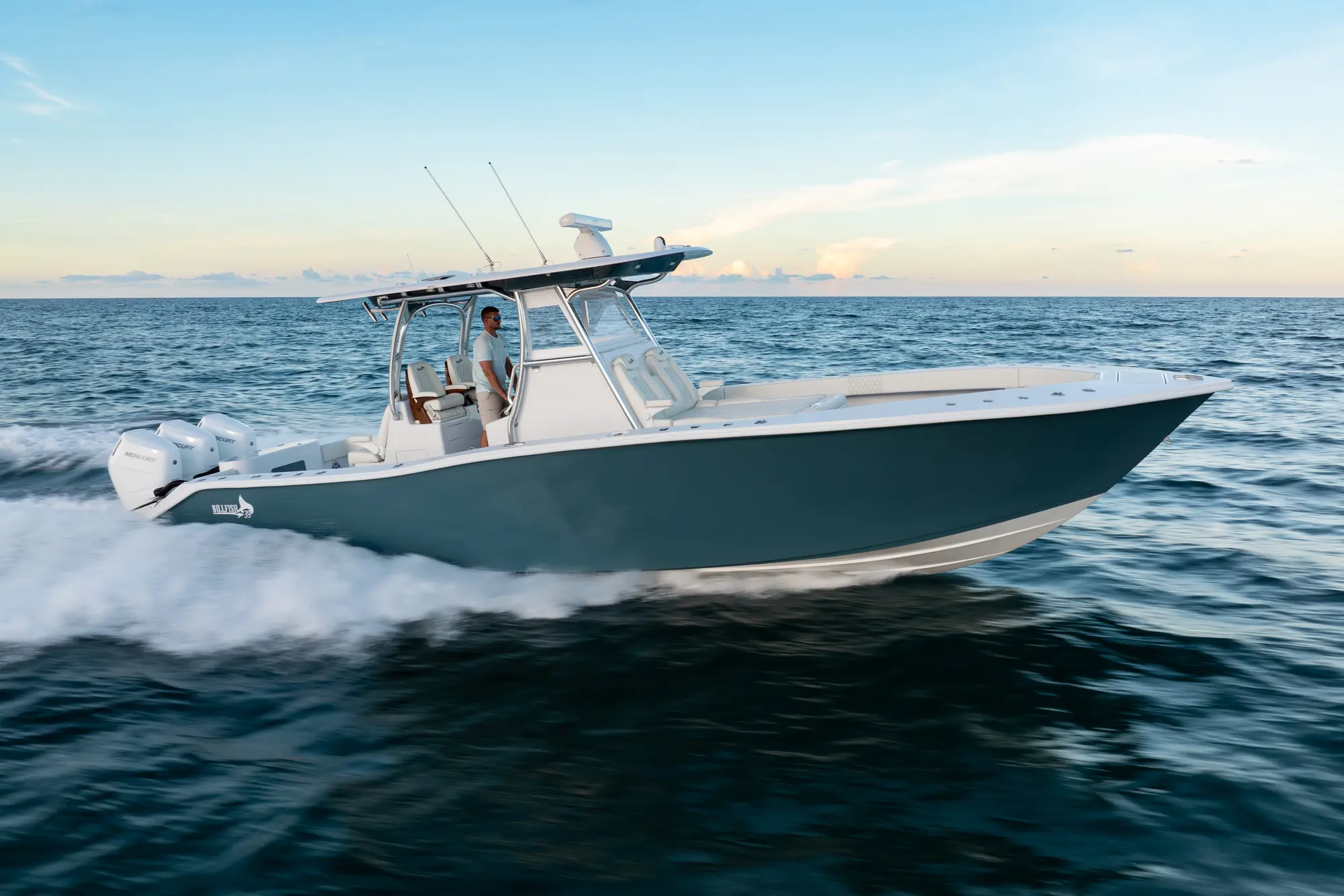 Outboards vs Inboards: What’s Better for Offshore Boating?
