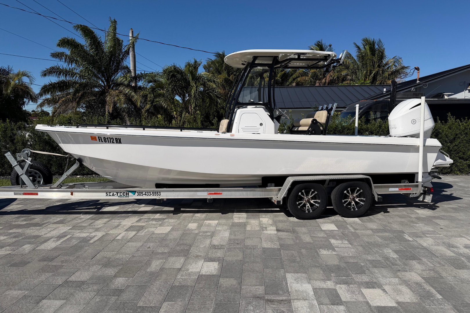 Everglades 243 Center Console